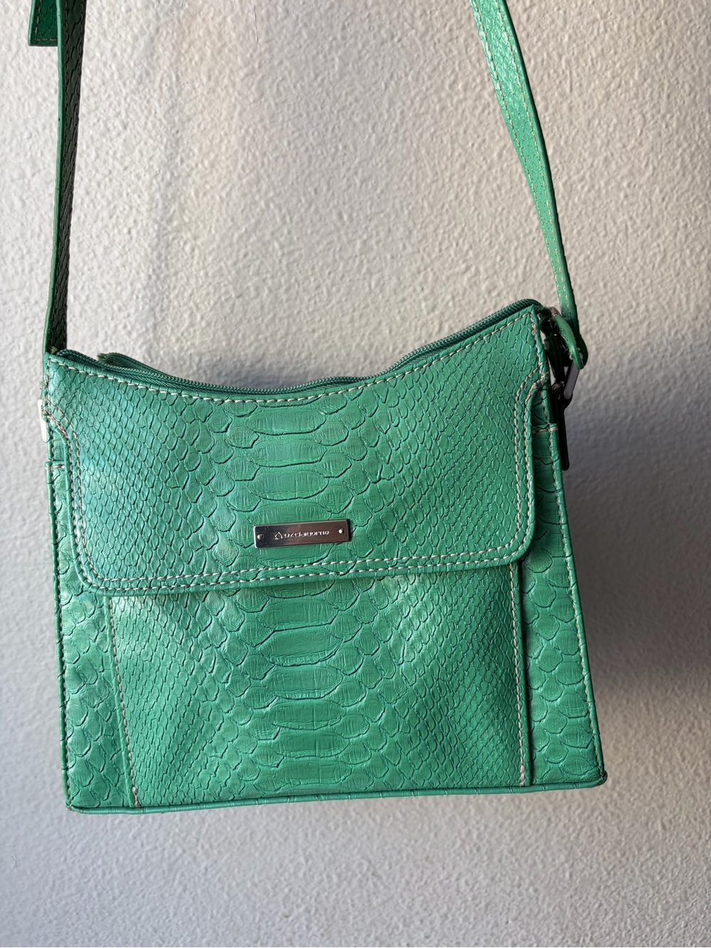 Green Liz Claiborne Textured Crossbody Bag Chic Elegant Minimalist Like New